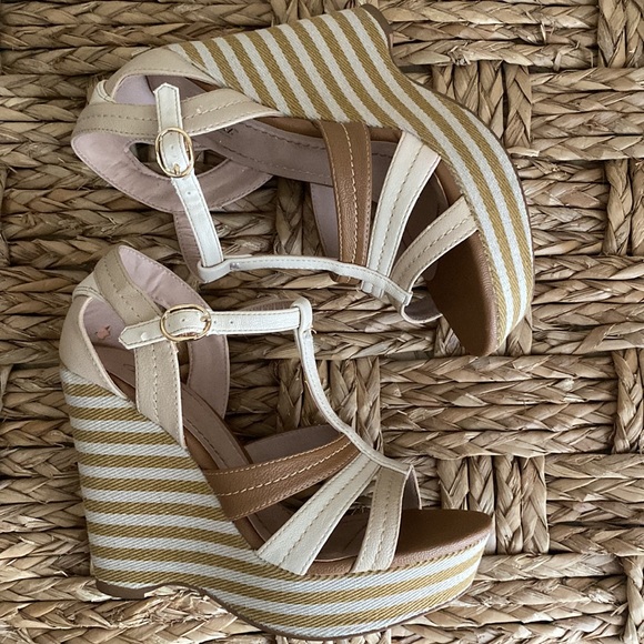 Wanted Women's Maitai Wedge Sandal - Picture 2 of 7